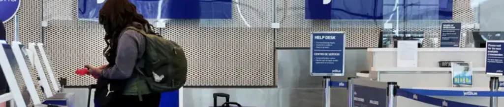 ¿Cómo puedo contactar al agente de JetBlue