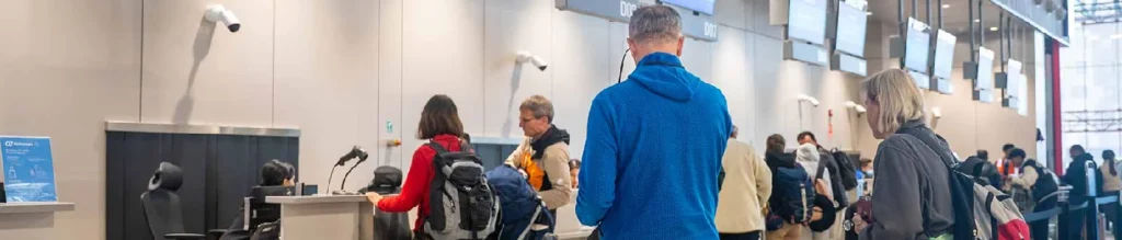 ¿Cómo puedo contactar con el aeropuerto Jorge Chávez