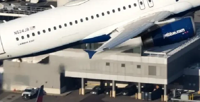 ¿Cuál es la política de cambio de vuelo de Jetblue Airlines?